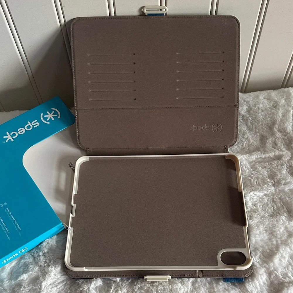 Speck StyleFolio Case for iPad 11
